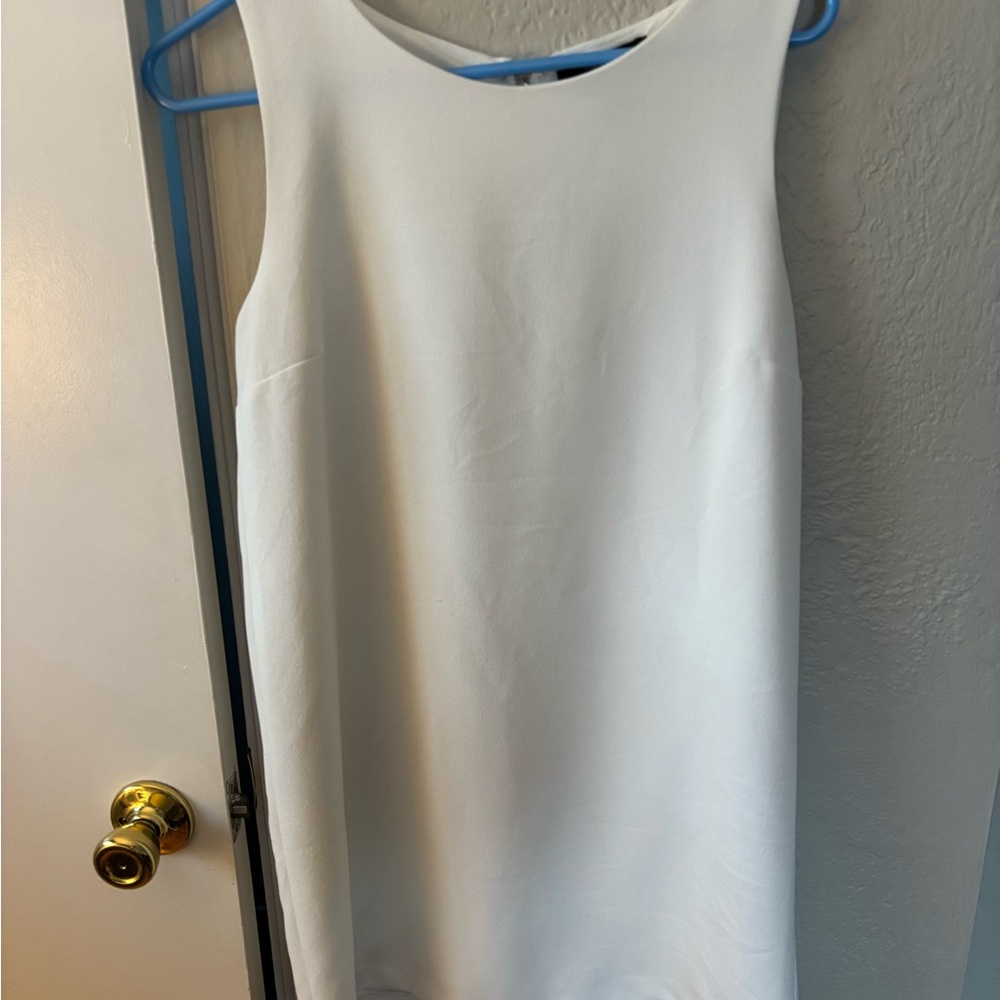 Elegant White Sleeveless Dress